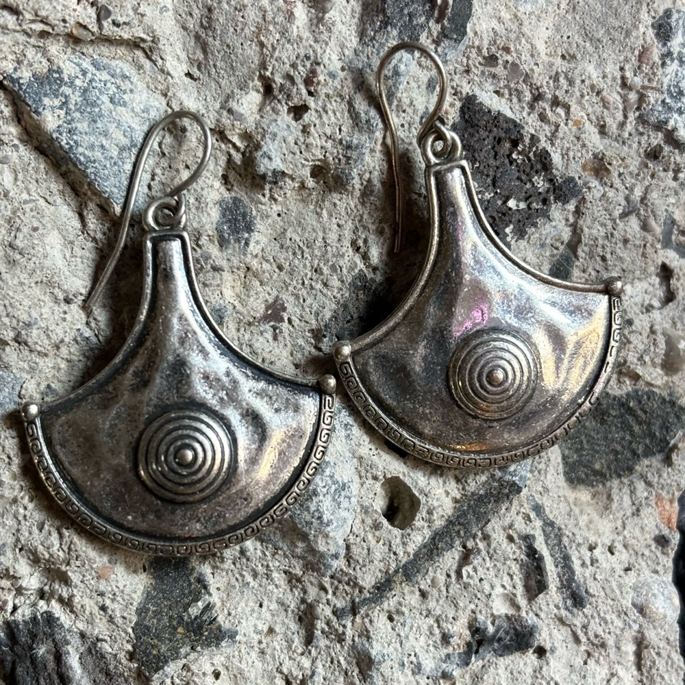 Vintage Southwest Silver Fashion Earrings!
